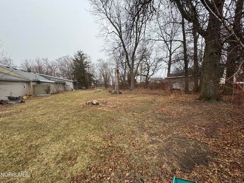 Tiny photo for 2046 Duchesse Drive, Oregon, OH 43616 (MLS # 10004700)