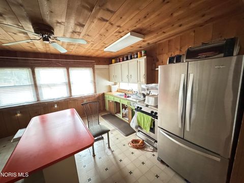 Tiny photo for 2046 Duchesse Drive, Oregon, OH 43616 (MLS # 10004700)