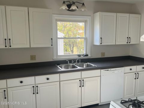 Tiny photo for 838 Wylie Avenue, Toledo, OH 43609 (MLS # 10000554)