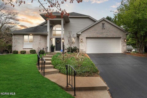 Photo of 7431 Country Commons Lane, Sylvania, OH 43560 (MLS # 10012532)