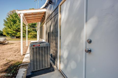 Tiny photo for 330 County Road 2, Liberty Center, OH 43532 (MLS # 10005424)