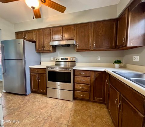 Tiny photo for 2630 7th Street #Apt B, Maumee, OH 43537 (MLS # 10006568)