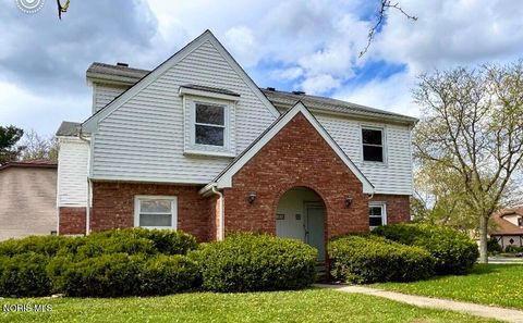 Tiny photo for 2630 7th Street #Apt B, Maumee, OH 43537 (MLS # 10006568)