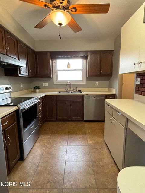 Tiny photo for 2630 7th Street #Apt B, Maumee, OH 43537 (MLS # 10006568)