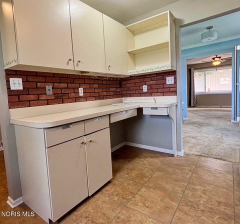 Tiny photo for 2630 7th Street #Apt B, Maumee, OH 43537 (MLS # 10006568)