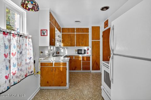 Tiny photo for 2855 Castleton Avenue, Toledo, OH 43613 (MLS # 10000848)