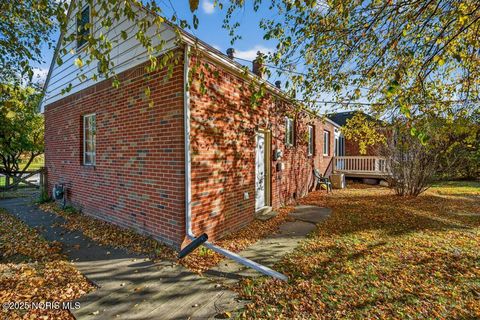 Tiny photo for 2855 Castleton Avenue, Toledo, OH 43613 (MLS # 10000848)