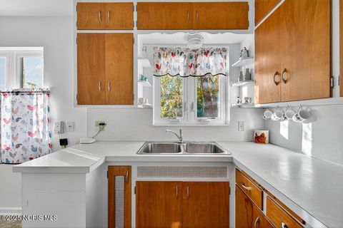 Tiny photo for 2855 Castleton Avenue, Toledo, OH 43613 (MLS # 10000848)