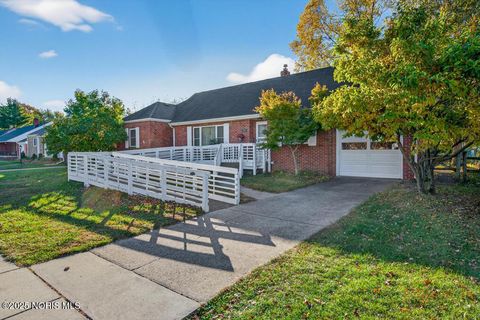 Tiny photo for 2855 Castleton Avenue, Toledo, OH 43613 (MLS # 10000848)