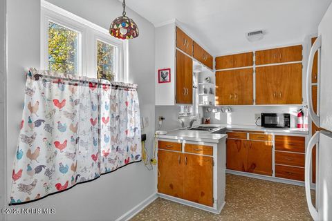 Tiny photo for 2855 Castleton Avenue, Toledo, OH 43613 (MLS # 10000848)