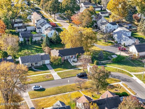 Tiny photo for 2855 Castleton Avenue, Toledo, OH 43613 (MLS # 10000848)