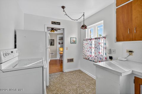 Tiny photo for 2855 Castleton Avenue, Toledo, OH 43613 (MLS # 10000848)