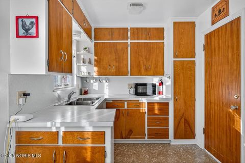 Tiny photo for 2855 Castleton Avenue, Toledo, OH 43613 (MLS # 10000848)