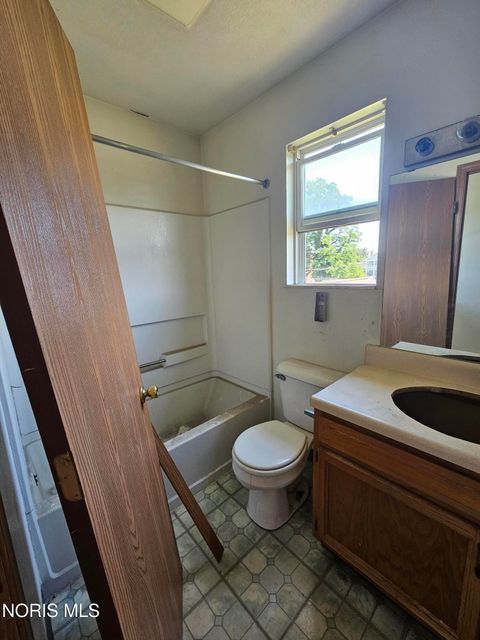 Tiny photo for 133 W Bancroft Street, Toledo, OH 43620 (MLS # 10010484)