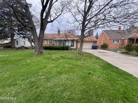 Photo of 3260 Glencairn Avenue, Toledo, OH 43614 (MLS # 10006196)