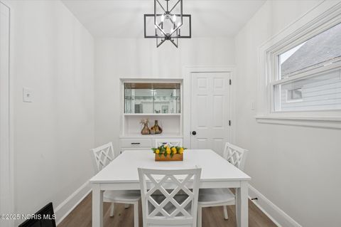 Tiny photo for 4113 Packard Road, Toledo, OH 43612 (MLS # 10000844)