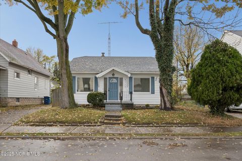 Photo of 4113 Packard Road, Toledo, OH 43612 (MLS # 10000844) Photo of 4113 Packard Road, Toledo, OH 43612 (MLS # 10000844)