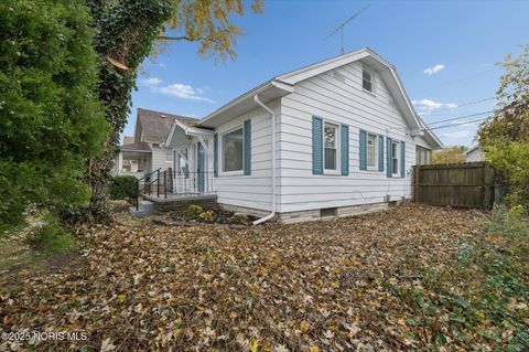 Tiny photo for 4113 Packard Road, Toledo, OH 43612 (MLS # 10000844)