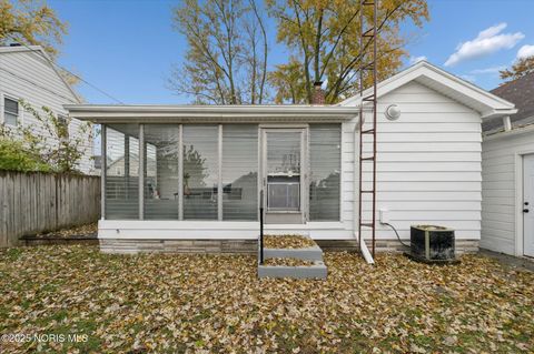 Tiny photo for 4113 Packard Road, Toledo, OH 43612 (MLS # 10000844)