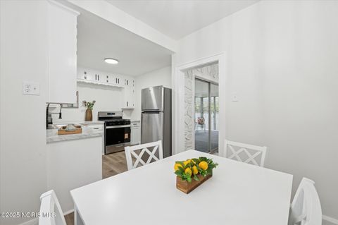 Tiny photo for 4113 Packard Road, Toledo, OH 43612 (MLS # 10000844)