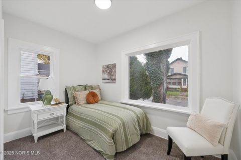 Tiny photo for 4113 Packard Road, Toledo, OH 43612 (MLS # 10000844)