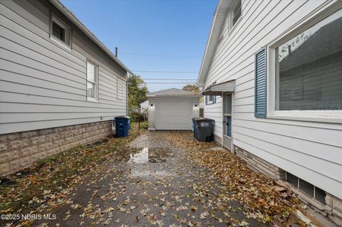 Tiny photo for 4113 Packard Road, Toledo, OH 43612 (MLS # 10000844)