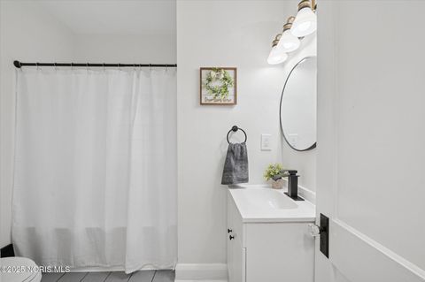 Tiny photo for 4113 Packard Road, Toledo, OH 43612 (MLS # 10000844)