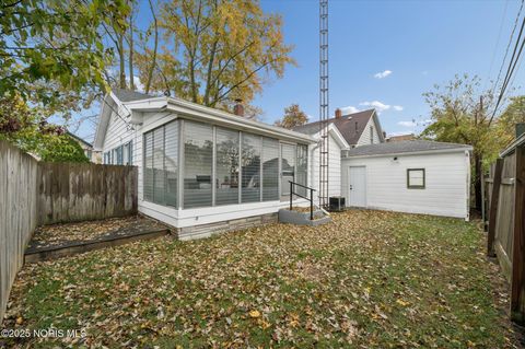Tiny photo for 4113 Packard Road, Toledo, OH 43612 (MLS # 10000844)