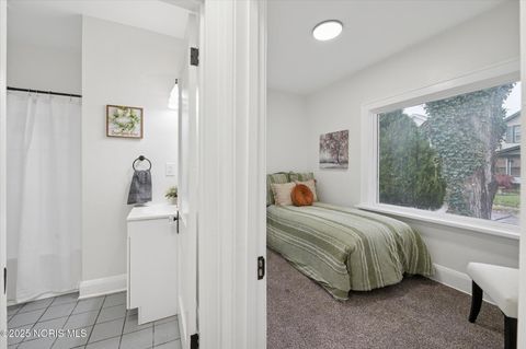 Tiny photo for 4113 Packard Road, Toledo, OH 43612 (MLS # 10000844)