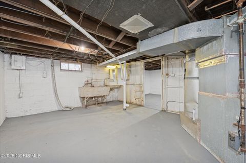 Tiny photo for 4113 Packard Road, Toledo, OH 43612 (MLS # 10000844)