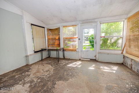 Tiny photo for 1406 Eleanor Avenue, Toledo, OH 43612 (MLS # 10007324)