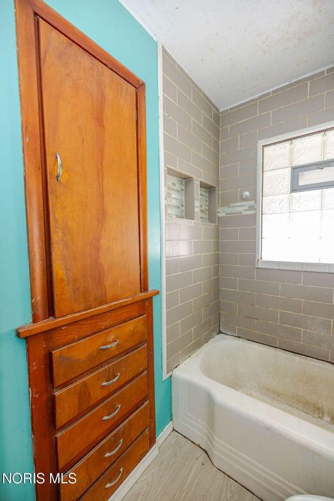 Tiny photo for 1406 Eleanor Avenue, Toledo, OH 43612 (MLS # 10007324)