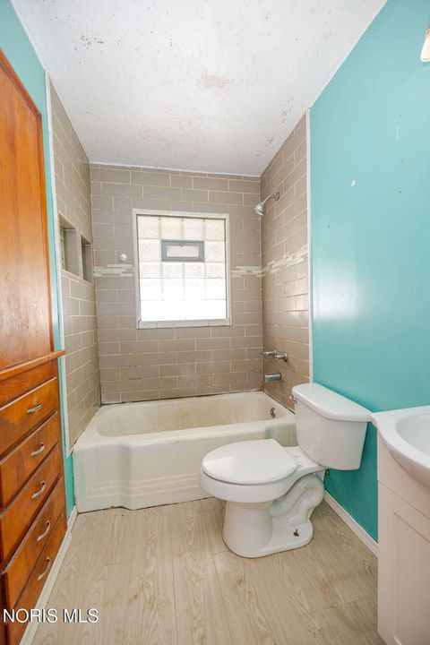 Tiny photo for 1406 Eleanor Avenue, Toledo, OH 43612 (MLS # 10007324)