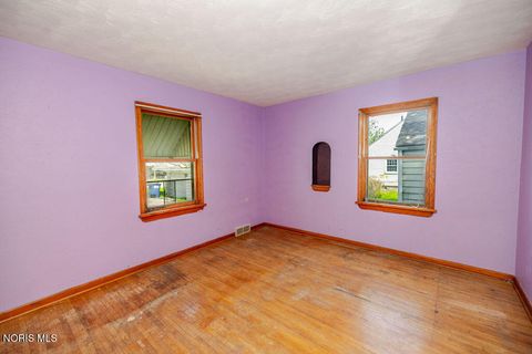 Tiny photo for 1406 Eleanor Avenue, Toledo, OH 43612 (MLS # 10007324)