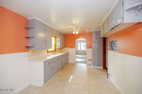 Tiny photo for 1406 Eleanor Avenue, Toledo, OH 43612 (MLS # 10007324)