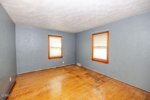 Tiny photo for 1406 Eleanor Avenue, Toledo, OH 43612 (MLS # 10007324)