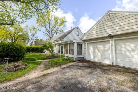 Tiny photo for 1406 Eleanor Avenue, Toledo, OH 43612 (MLS # 10007324)