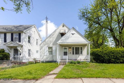 Photo of 1406 Eleanor Avenue, Toledo, OH 43612 (MLS # 10007324)