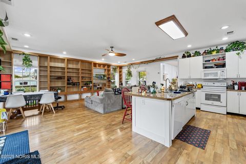 Tiny photo for 222 N Lawn Avenue, Bluffton, OH 45817 (MLS # 10000206)