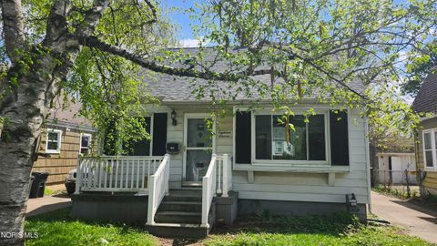 Photo of 1811 Giant Street, Toledo, OH 43613 (MLS # 10006902)