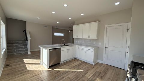 Tiny photo for 719 S Ironwood Drive, Rossford, OH 43460 (MLS # 10007220)