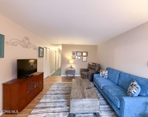 Tiny photo for 1818 Christian Avenue, Toledo, OH 43613 (MLS # 10005291)