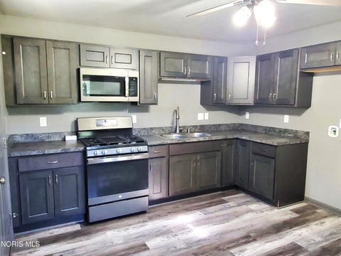 Tiny photo for 725 Reineck Drive, Toledo, OH 43605 (MLS # 10014390)