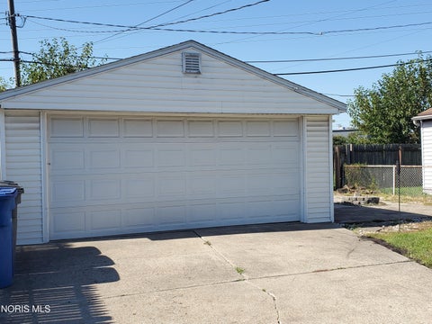 Tiny photo for 725 Reineck Drive, Toledo, OH 43605 (MLS # 10014390)