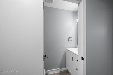 Tiny photo for 2537 Vaness Drive, Toledo, OH 43615 (MLS # 10002390)