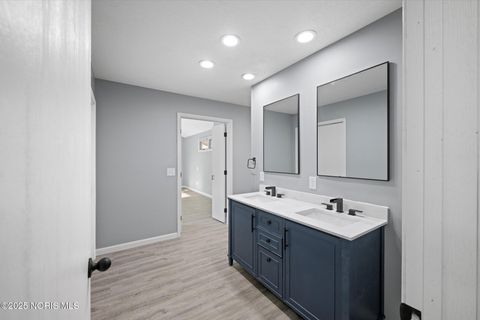 Tiny photo for 2537 Vaness Drive, Toledo, OH 43615 (MLS # 10002390)