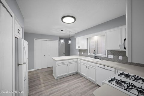 Tiny photo for 2537 Vaness Drive, Toledo, OH 43615 (MLS # 10002390)