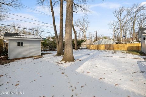 Tiny photo for 2537 Vaness Drive, Toledo, OH 43615 (MLS # 10002390)