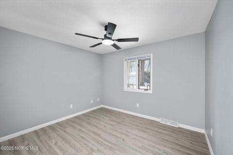 Tiny photo for 2537 Vaness Drive, Toledo, OH 43615 (MLS # 10002390)