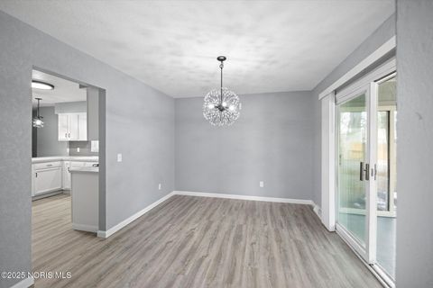 Tiny photo for 2537 Vaness Drive, Toledo, OH 43615 (MLS # 10002390)